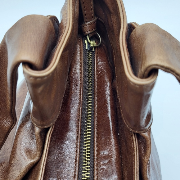 Vintage style brown leather pleated, top zipper closure large strap tote handbag - Picture 8 of 15